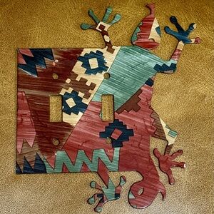 Southwest-style gecko wall plate designed for a double switch light